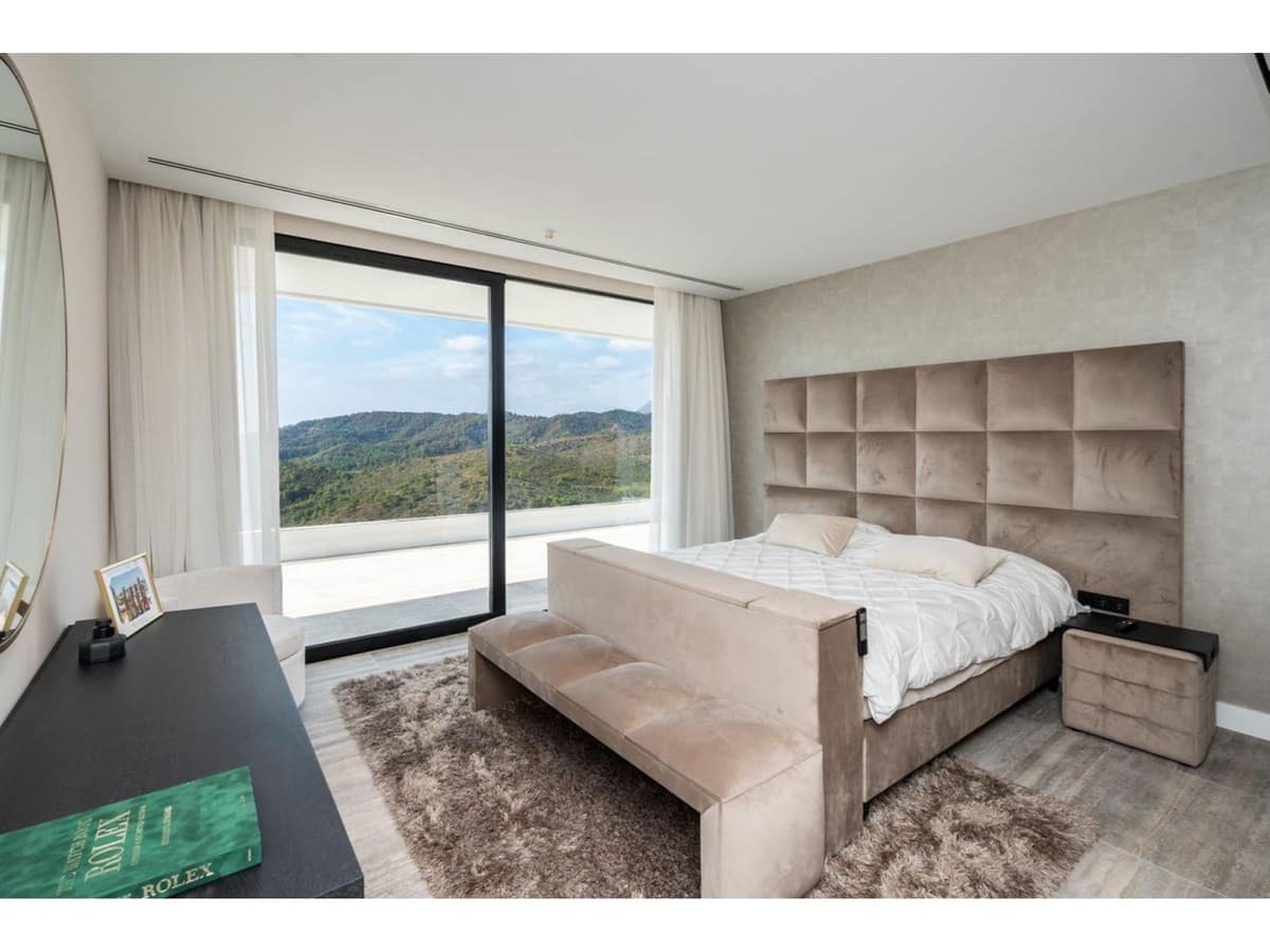 7 bedroom Villa for sale in Benahavis with pool - € 4,200,000 (Ref: 7860554)