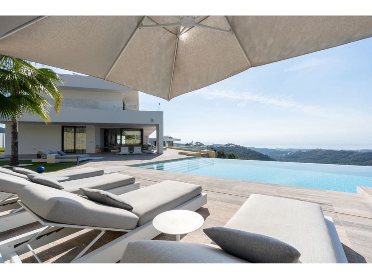 7 bedroom Villa for sale in Benahavis with pool - € 4,200,000 (Ref: 7860554)