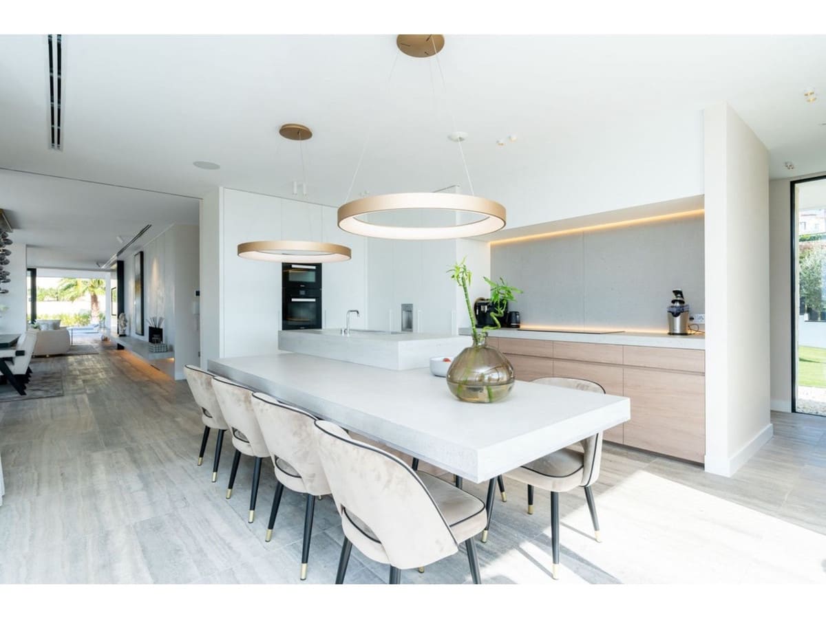 7 bedroom Villa for sale in Benahavis with pool - € 4,200,000 (Ref: 7860554)