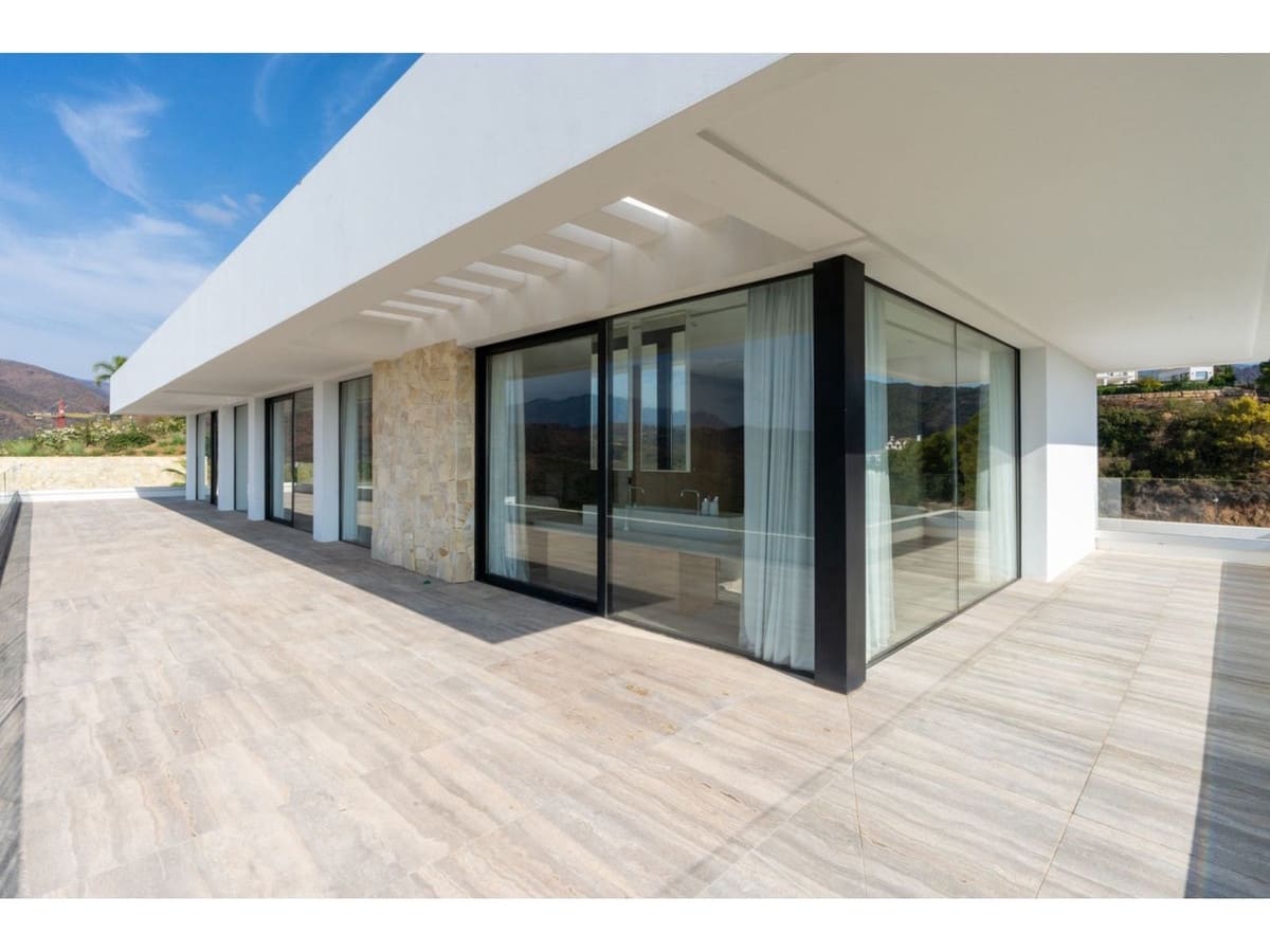 7 bedroom Villa for sale in Benahavis with pool - € 4,200,000 (Ref: 7860554)