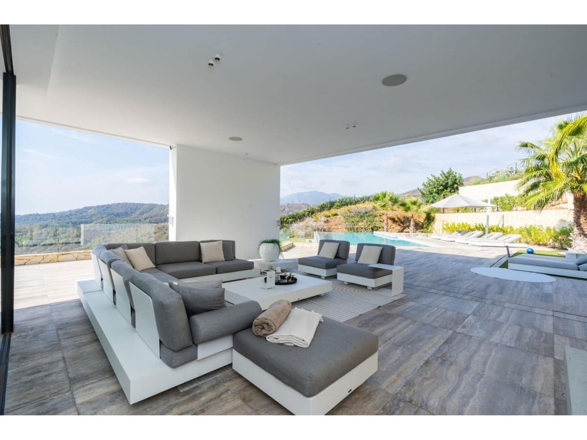 7 bedroom Villa for sale in Benahavis with pool - € 4,200,000 (Ref: 7860554)