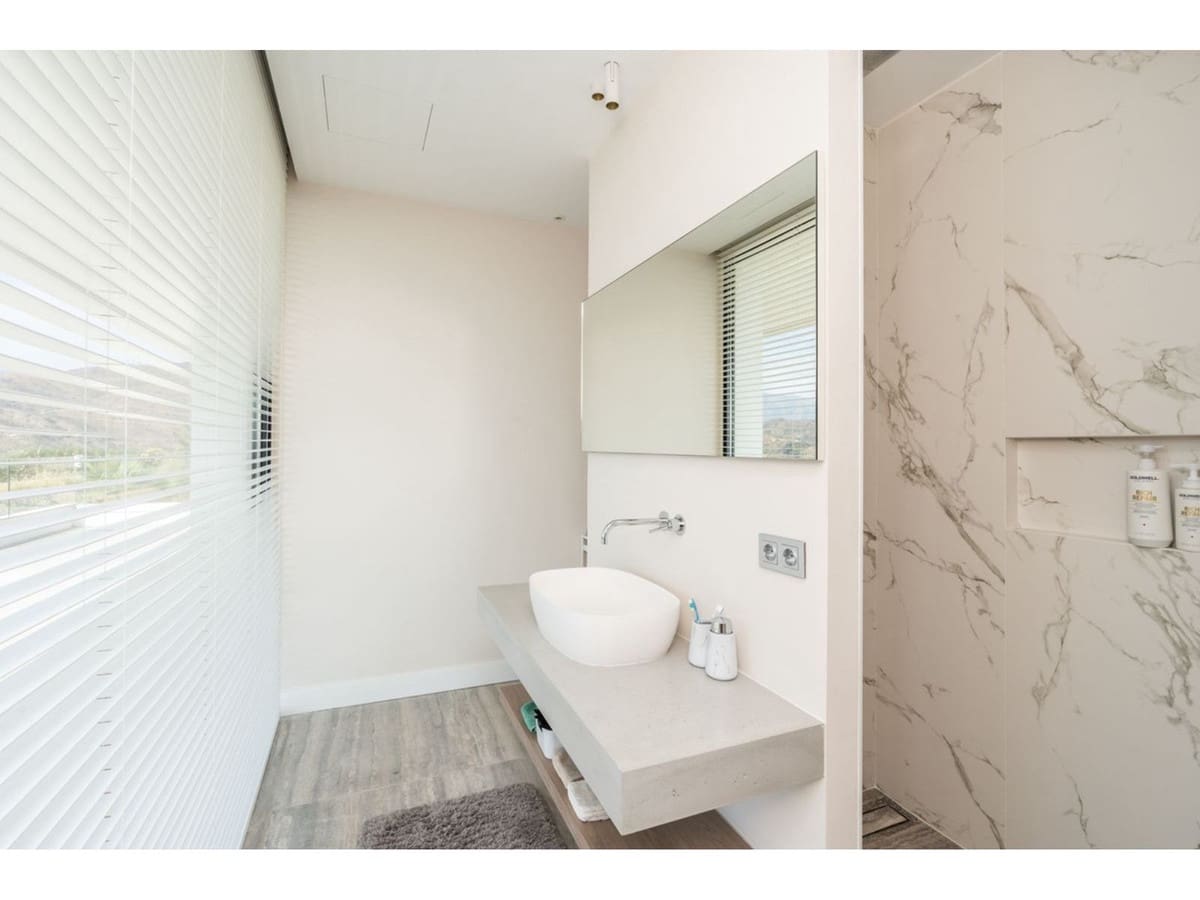 7 bedroom Villa for sale in Benahavis with pool - € 4,200,000 (Ref: 7860554)