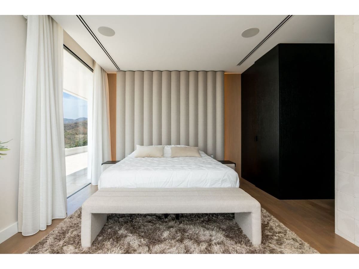 7 bedroom Villa for sale in Benahavis with pool - € 4,200,000 (Ref: 7860554)