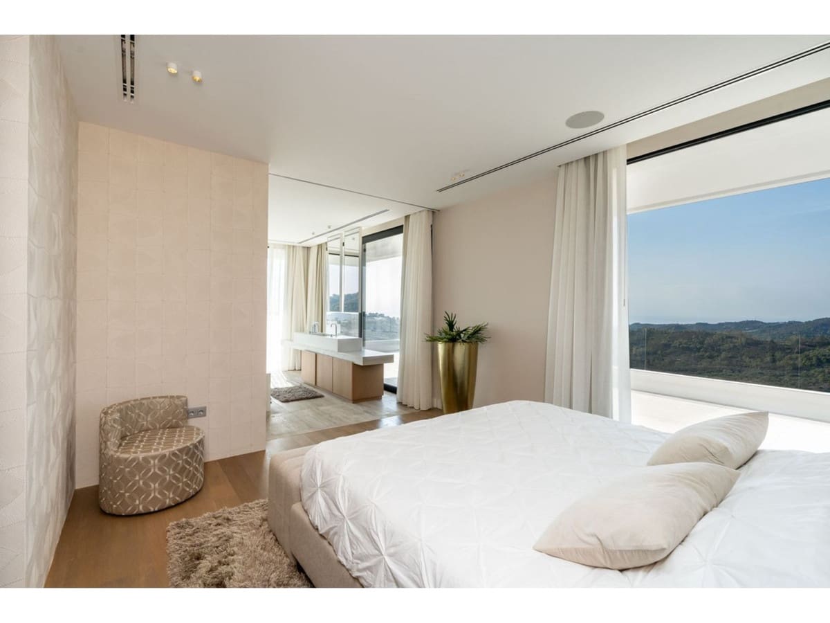 7 bedroom Villa for sale in Benahavis with pool - € 4,200,000 (Ref: 7860554)