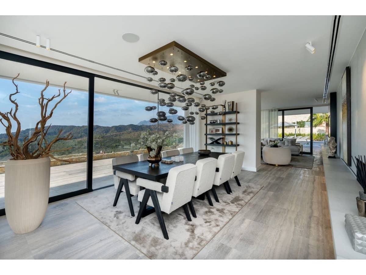 7 bedroom Villa for sale in Benahavis with pool - € 4,200,000 (Ref: 7860554)