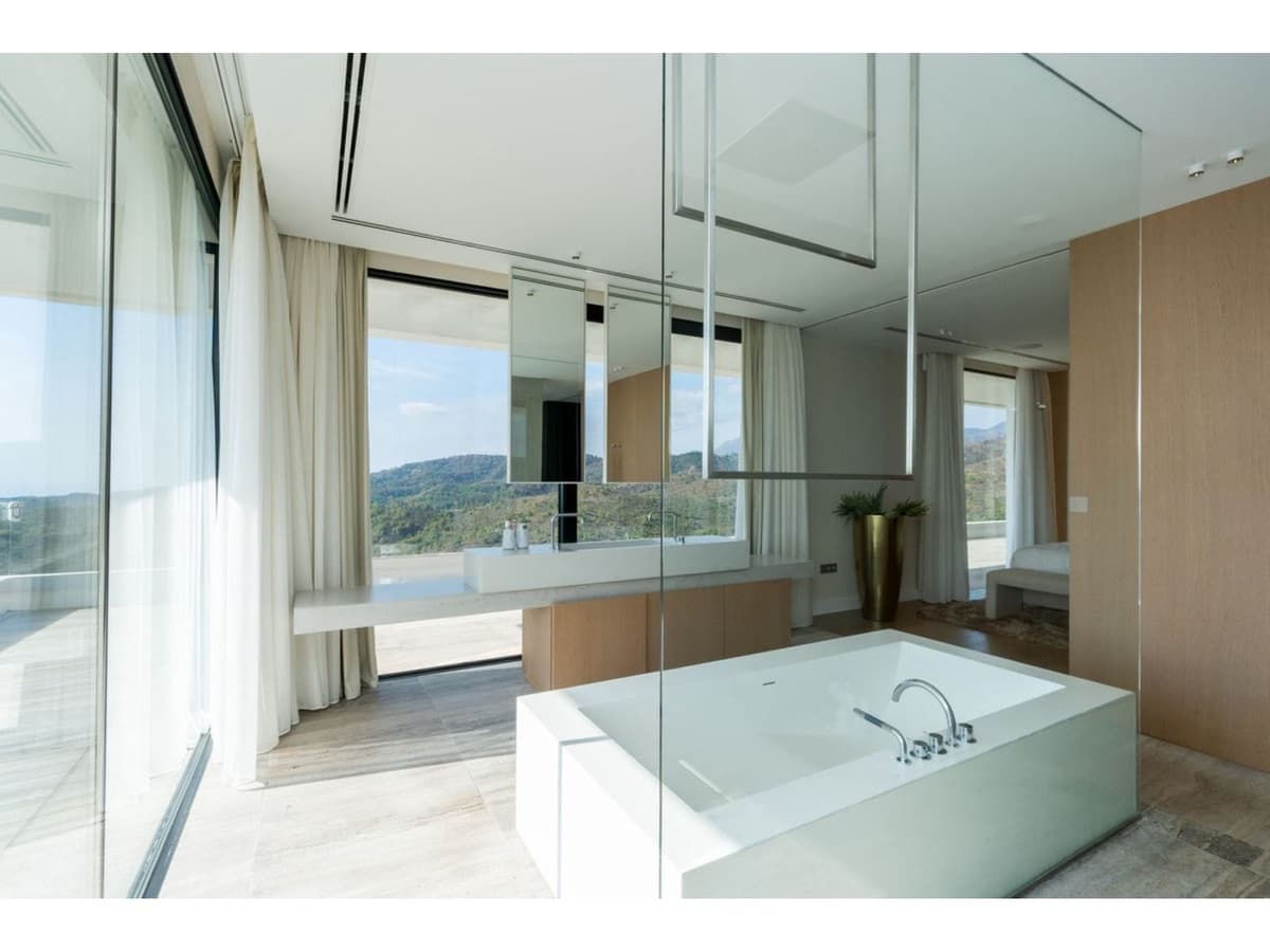 7 bedroom Villa for sale in Benahavis with pool - € 4,200,000 (Ref: 7860554)