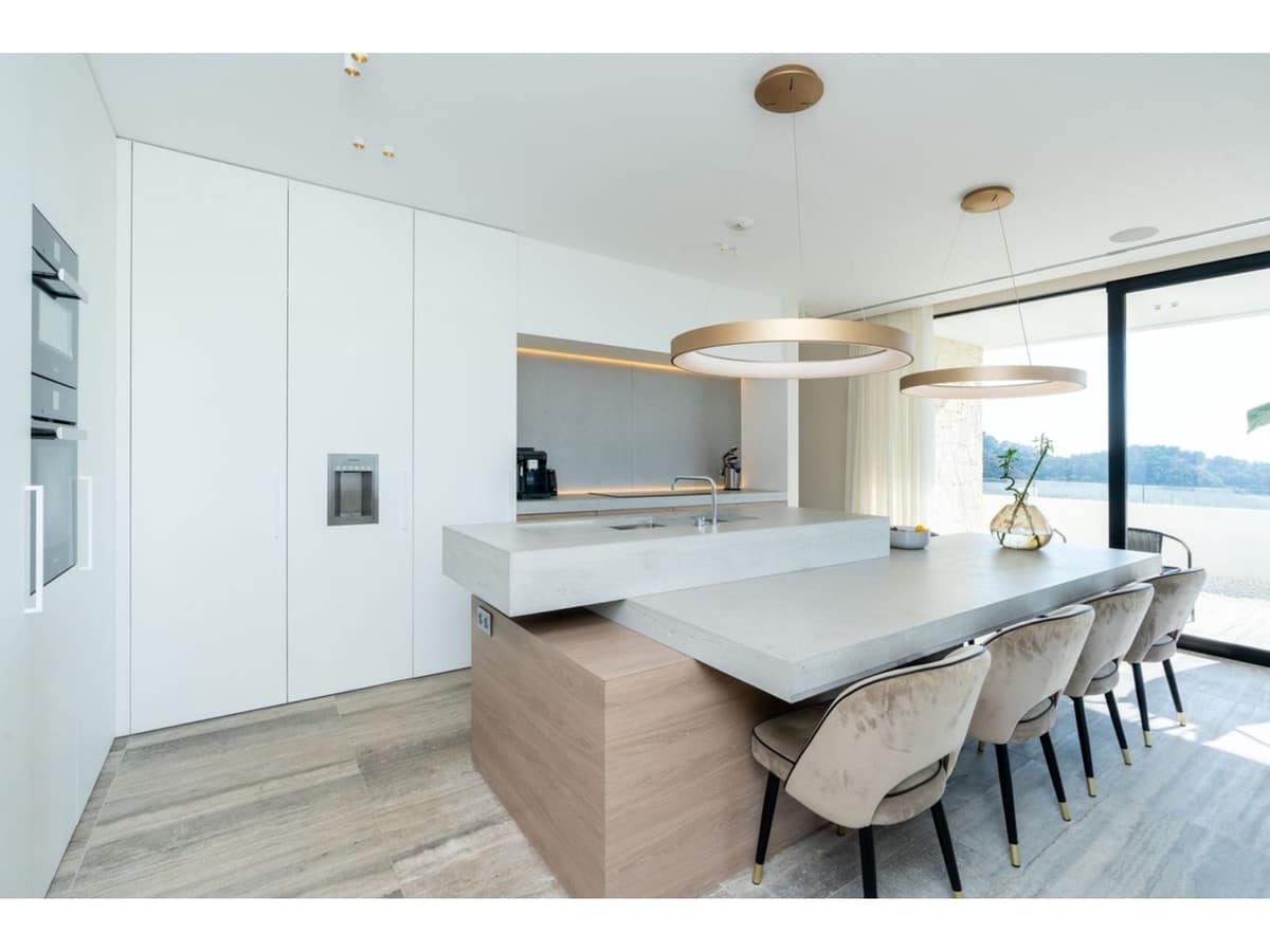 7 bedroom Villa for sale in Benahavis with pool - € 4,200,000 (Ref: 7860554)