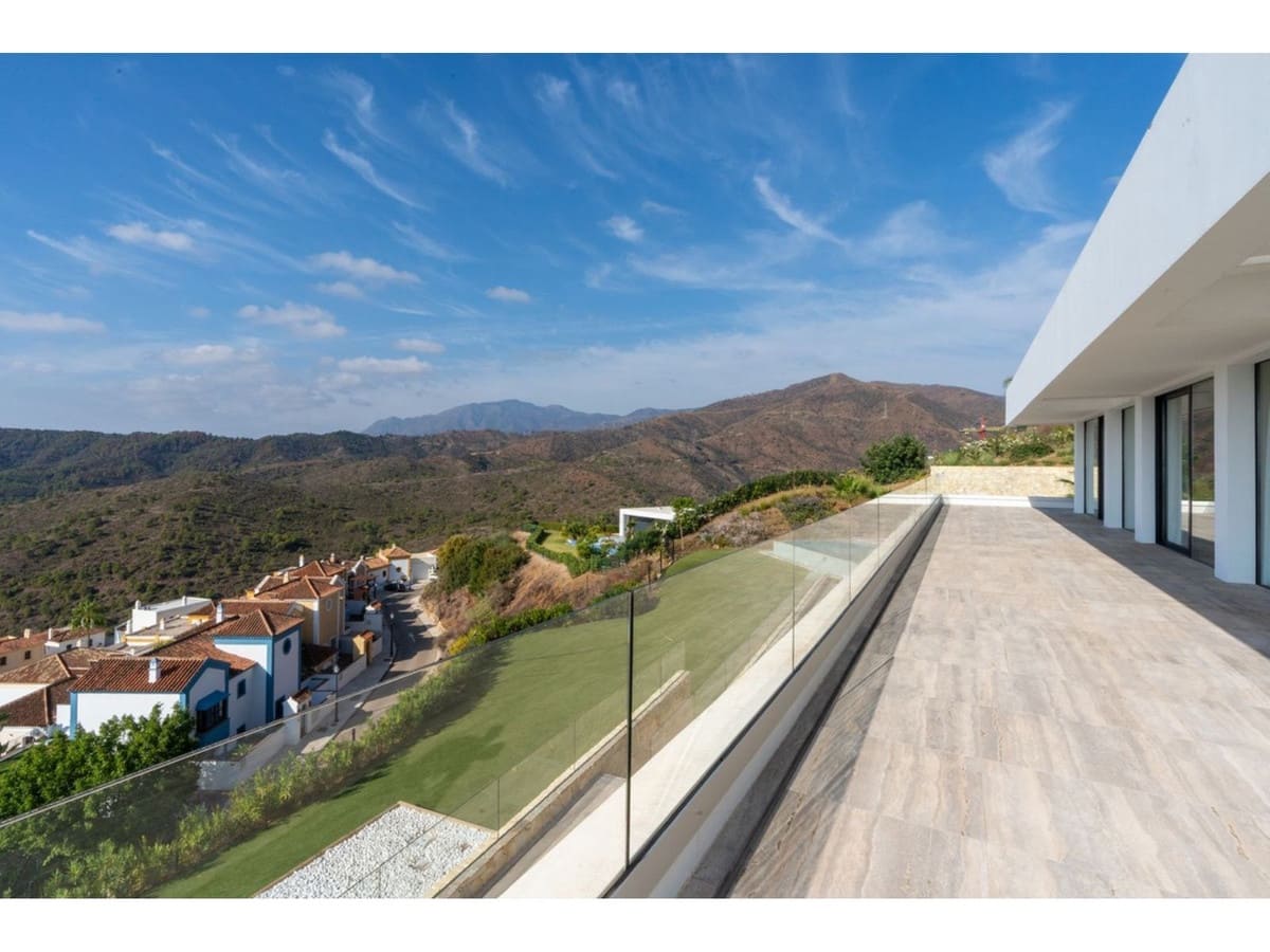 7 bedroom Villa for sale in Benahavis with pool - € 4,200,000 (Ref: 7860554)