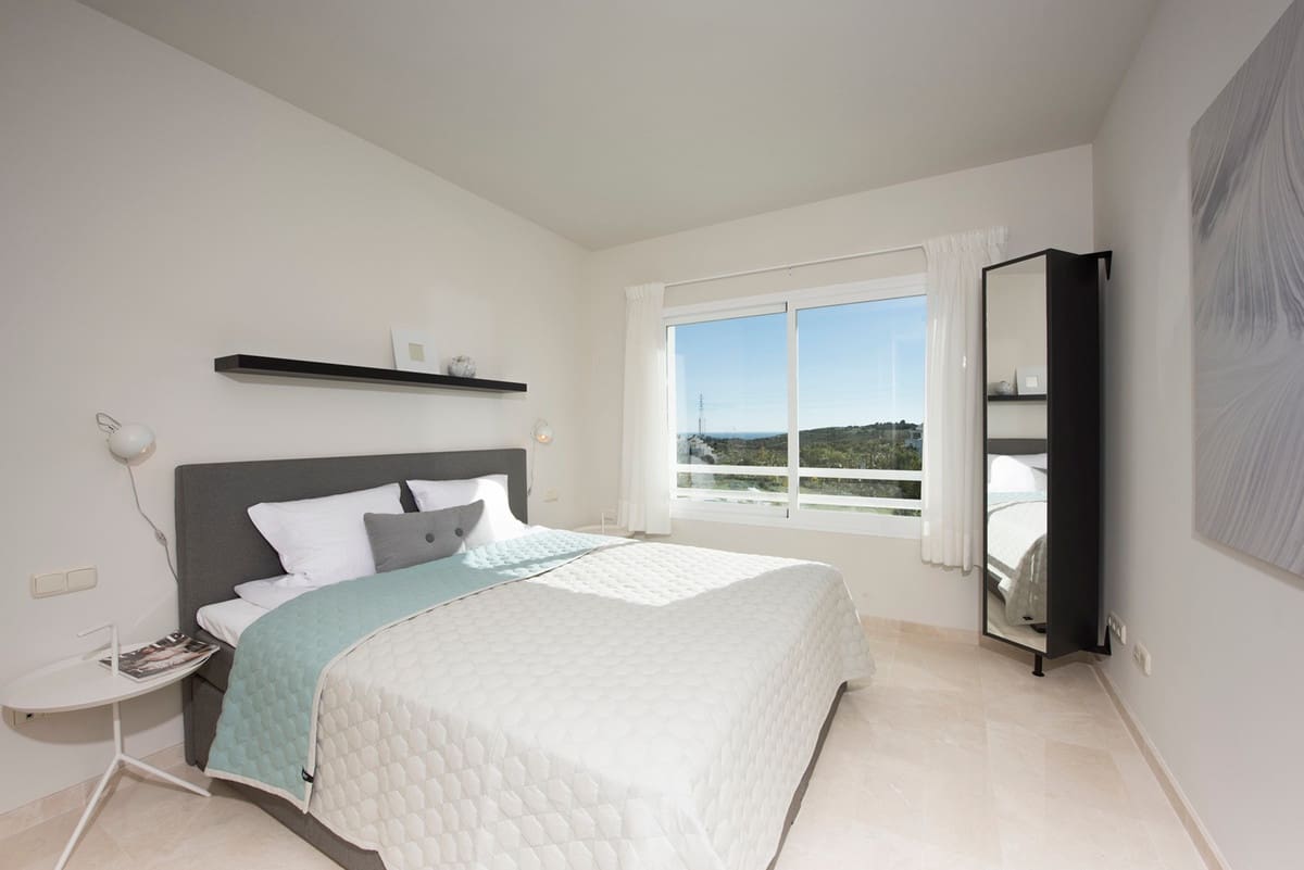 2 bedroom Apartment for sale in Estepona - € 580,000 (Ref: 7873575)