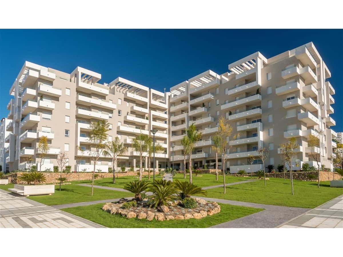 2 bedroom Apartment for sale in Nueva Andalucia - € 405,000 (Ref: 7892106)