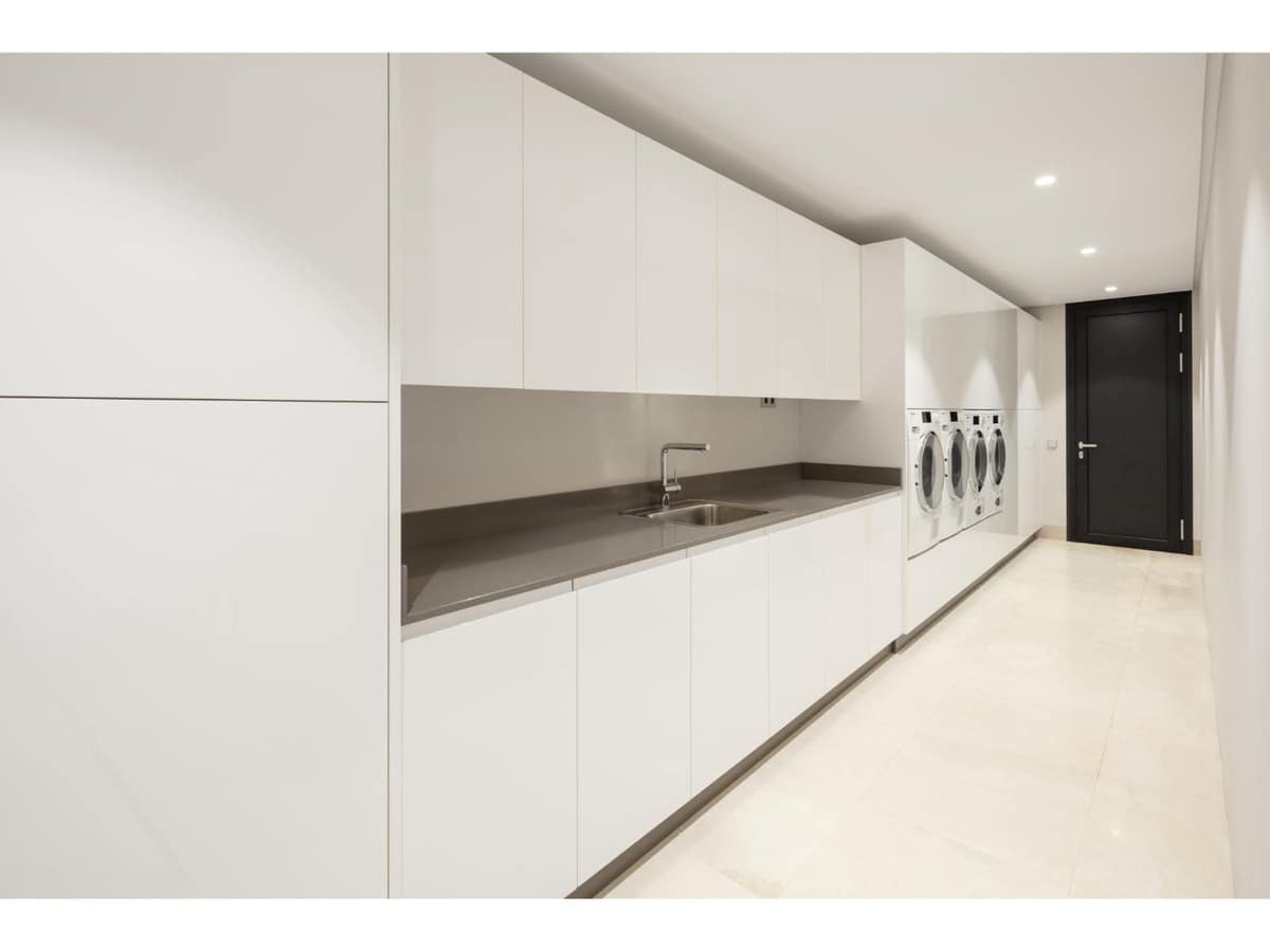 7 bedroom Villa for sale in Benahavis with pool - € 7,650,000 (Ref: 7950495)