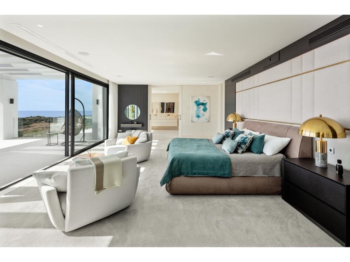 7 bedroom Villa for sale in Benahavis with pool - € 7,650,000 (Ref: 7950495)