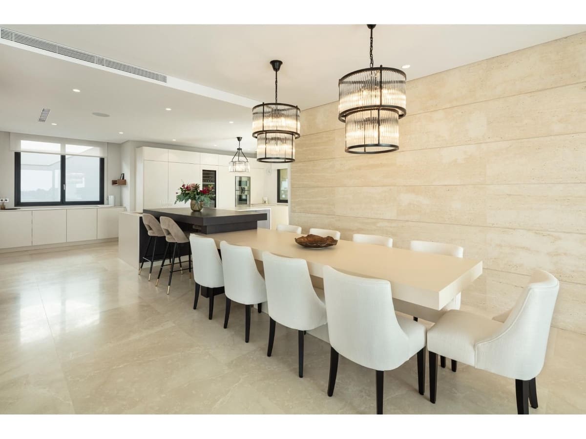 7 bedroom Villa for sale in Benahavis with pool - € 7,650,000 (Ref: 7950495)