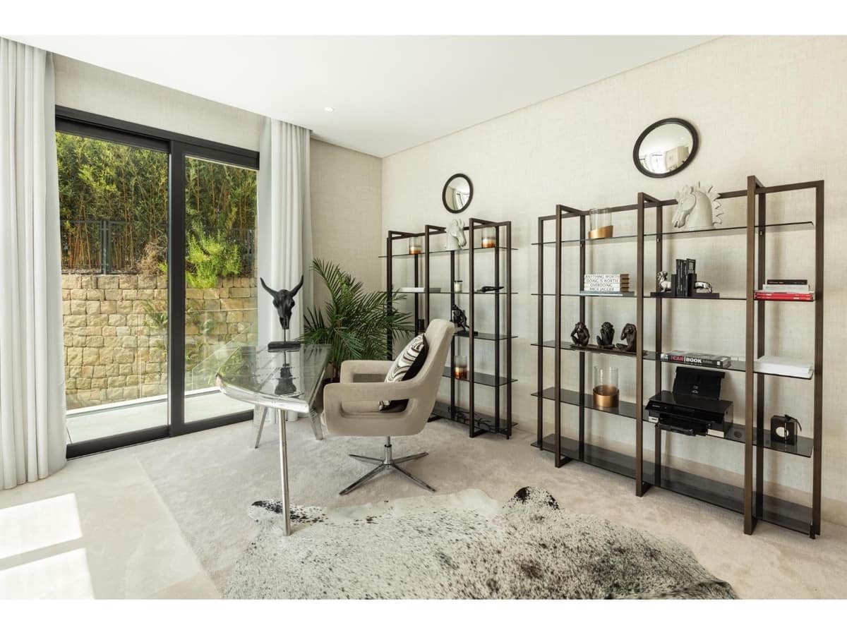 7 bedroom Villa for sale in Benahavis with pool - € 7,650,000 (Ref: 7950495)