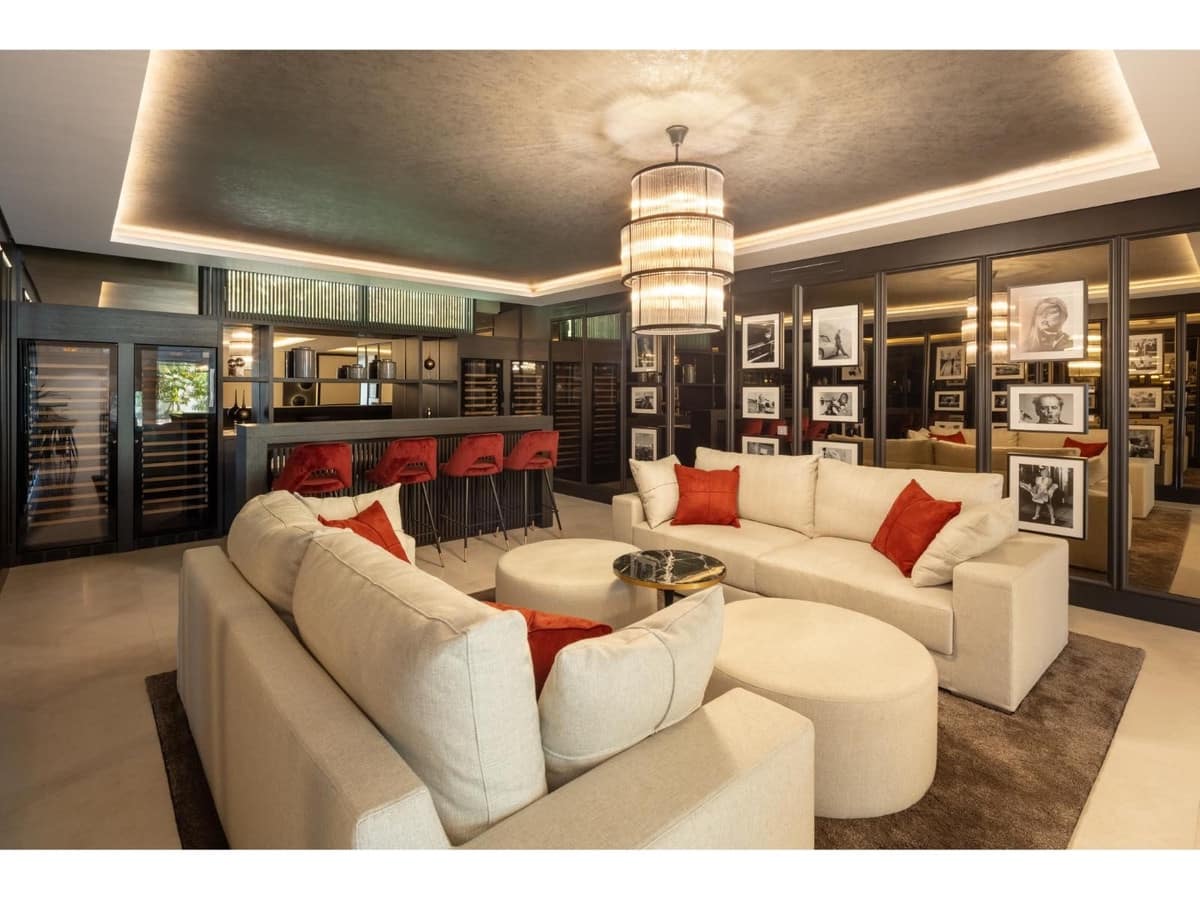 7 bedroom Villa for sale in Benahavis with pool - € 7,650,000 (Ref: 7950495)