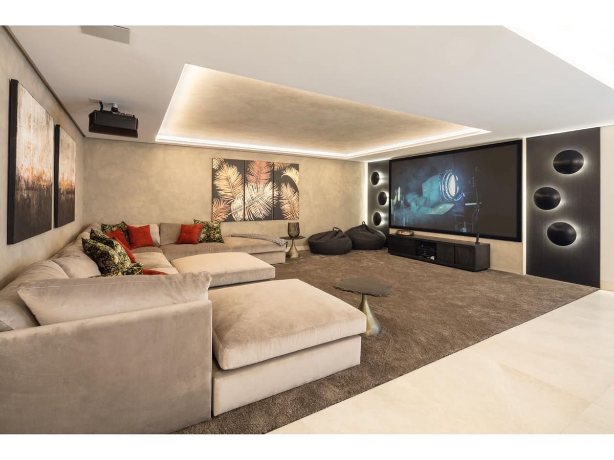 7 bedroom Villa for sale in Benahavis with pool - € 7,650,000 (Ref: 7950495)