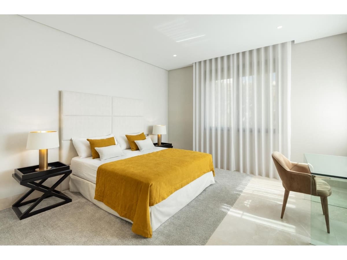 7 bedroom Villa for sale in Benahavis with pool - € 7,650,000 (Ref: 7950495)