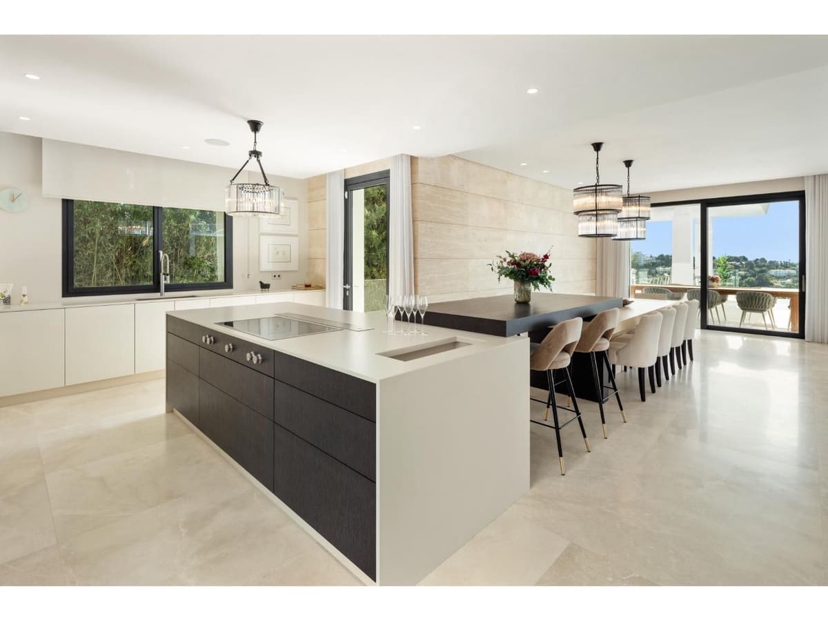 7 bedroom Villa for sale in Benahavis with pool - € 7,650,000 (Ref: 7950495)