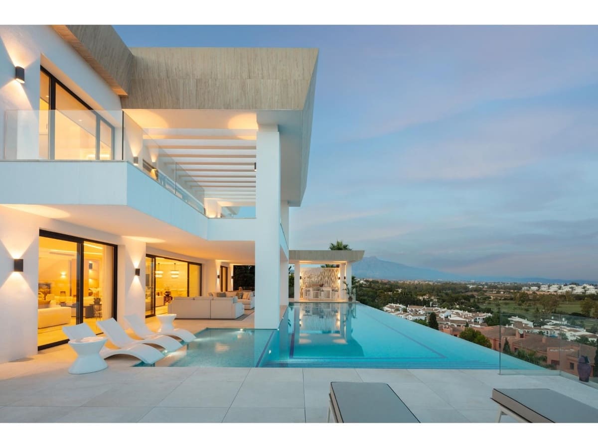 7 bedroom Villa for sale in Benahavis with pool - € 7,650,000 (Ref: 7950495)