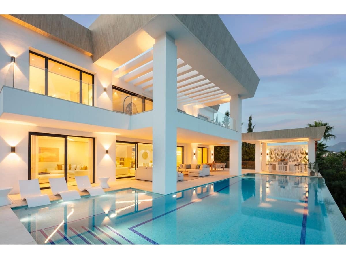 7 bedroom Villa for sale in Benahavis with pool - € 7,650,000 (Ref: 7950495)