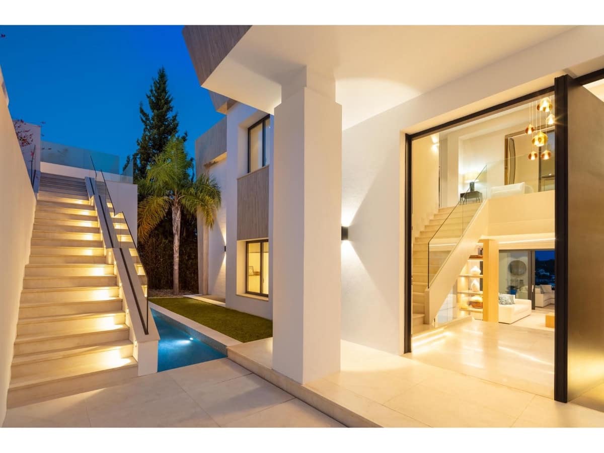 7 bedroom Villa for sale in Benahavis with pool - € 7,650,000 (Ref: 7950495)