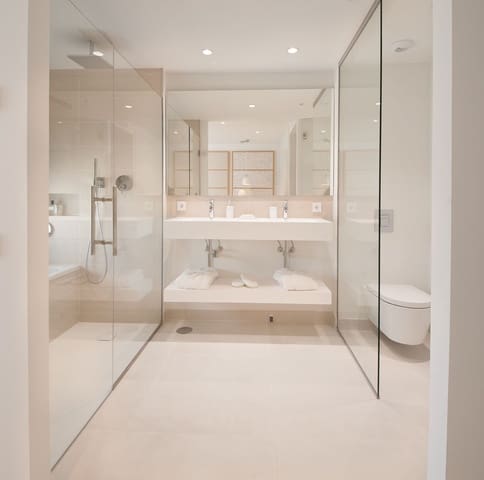 2 soverom Leilighet til salgs i Zona Puerto Deportivo, Fuengirola med svømmebasseng - € 749 000 (Ref: 8052263)