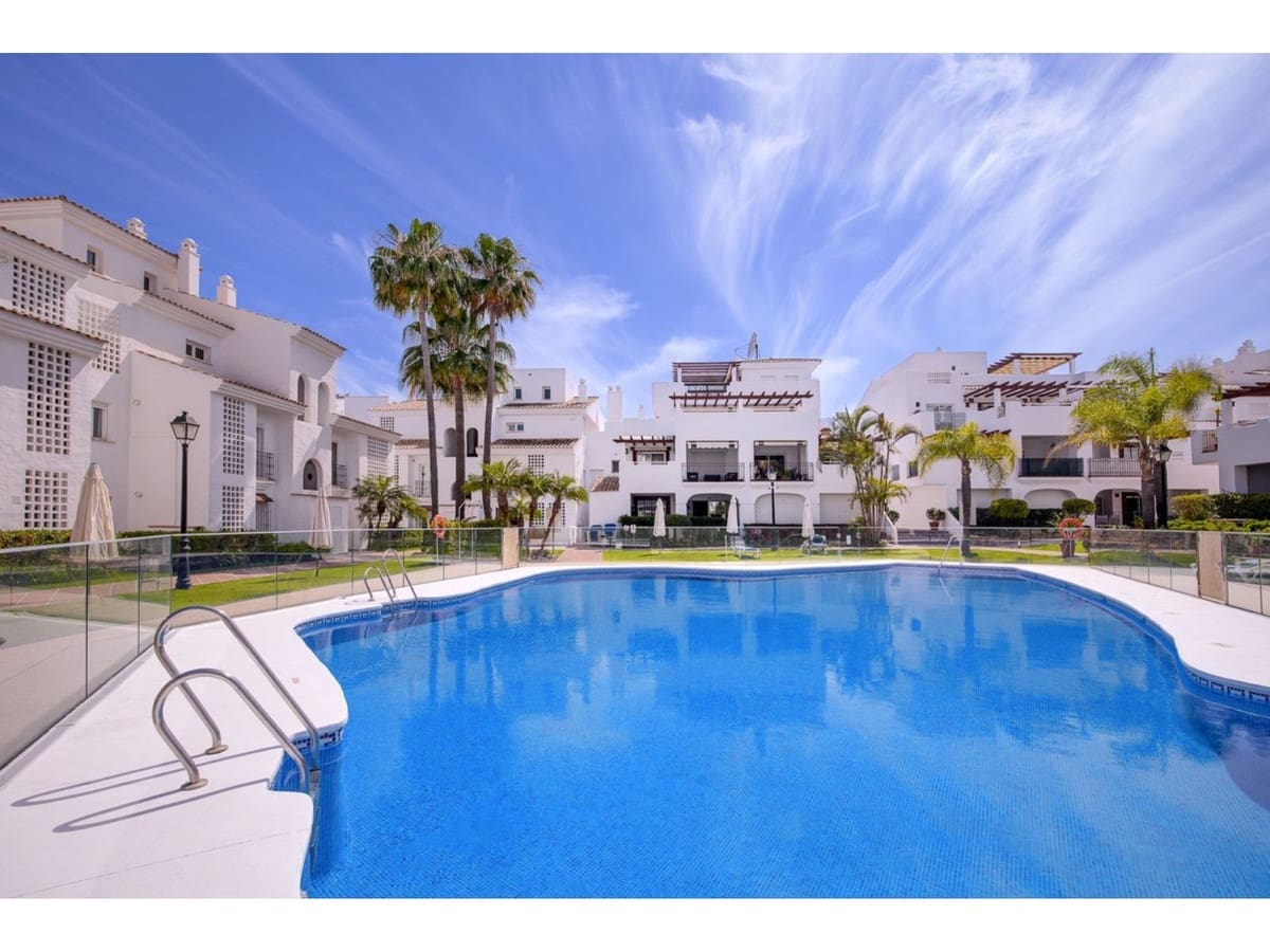 4 bedroom Apartment for sale in San Pedro de Alcantara with pool - € 1,100,000 (Ref: 8198360)