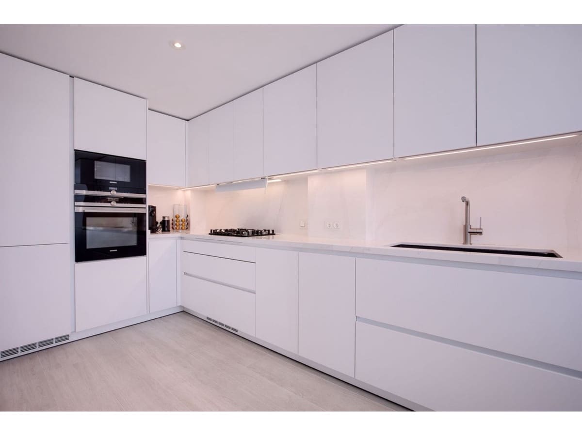 4 bedroom Apartment for sale in San Pedro de Alcantara with pool - € 1,100,000 (Ref: 8198360)