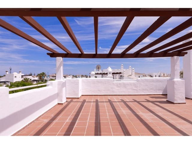 4 bedroom Apartment for sale in San Pedro de Alcantara, Marbella with pool - € 1,100,000 (Ref: 8198360)