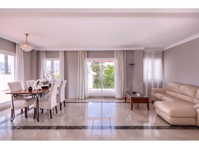 4 bedroom Apartment for sale in San Pedro de Alcantara, Marbella with pool - € 1,100,000 (Ref: 8198360)