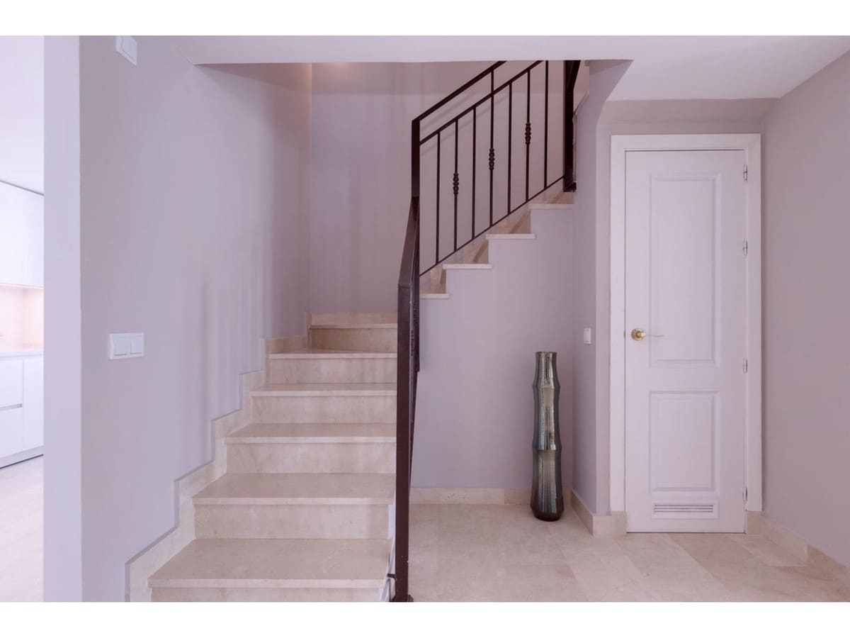 4 bedroom Apartment for sale in San Pedro de Alcantara with pool - € 1,100,000 (Ref: 8198360)