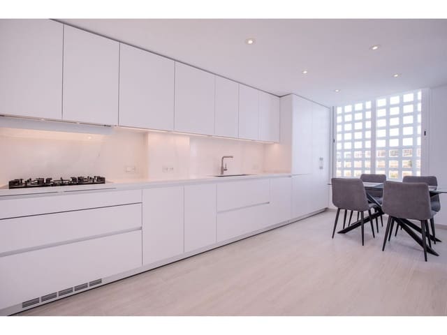 4 bedroom Apartment for sale in San Pedro de Alcantara, Marbella with pool - € 1,100,000 (Ref: 8198360)