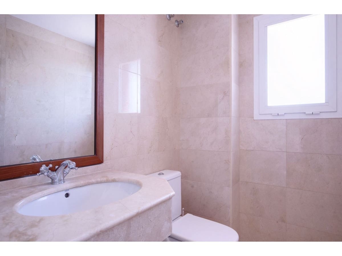 4 bedroom Apartment for sale in San Pedro de Alcantara with pool - € 1,100,000 (Ref: 8198360)