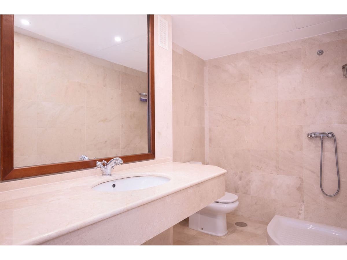 4 bedroom Apartment for sale in San Pedro de Alcantara with pool - € 1,100,000 (Ref: 8198360)