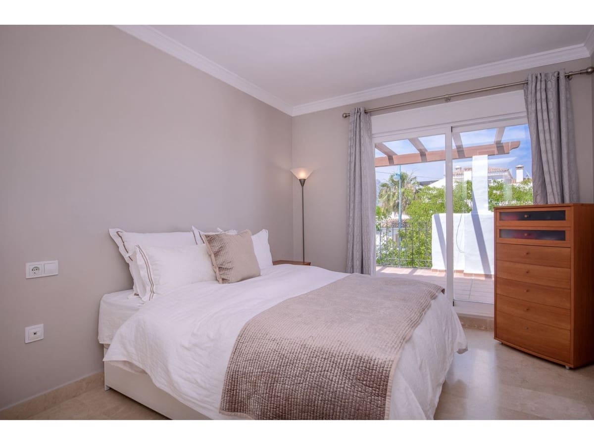 4 bedroom Apartment for sale in San Pedro de Alcantara with pool - € 1,100,000 (Ref: 8198360)