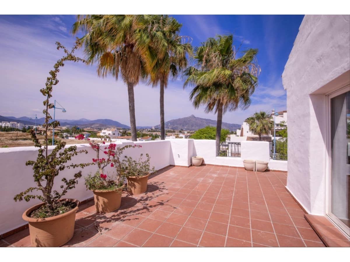 4 bedroom Apartment for sale in San Pedro de Alcantara with pool - € 1,100,000 (Ref: 8198360)