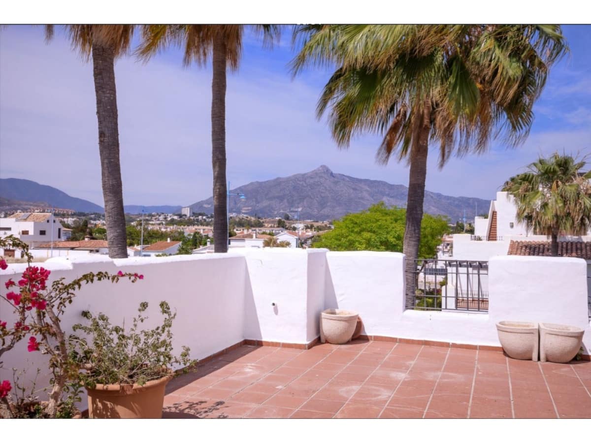 4 bedroom Apartment for sale in San Pedro de Alcantara with pool - € 1,100,000 (Ref: 8198360)