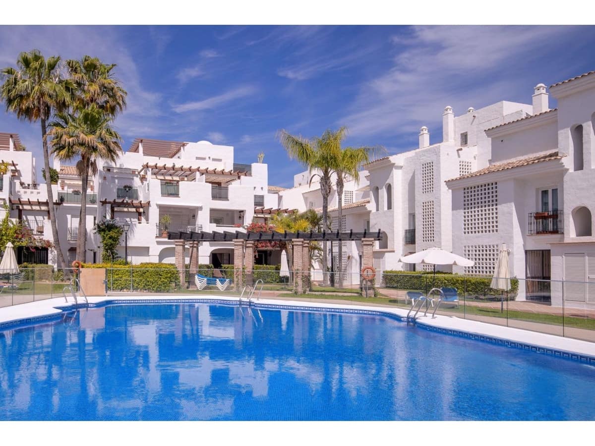 4 bedroom Apartment for sale in San Pedro de Alcantara with pool - € 1,100,000 (Ref: 8198360)