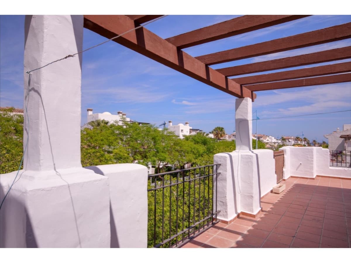 4 bedroom Apartment for sale in San Pedro de Alcantara with pool - € 1,100,000 (Ref: 8198360)
