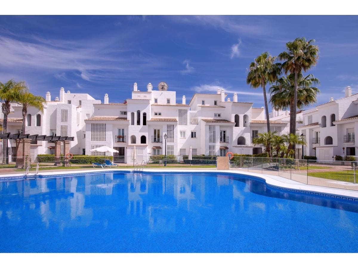 4 bedroom Apartment for sale in San Pedro de Alcantara with pool - € 1,100,000 (Ref: 8198360)
