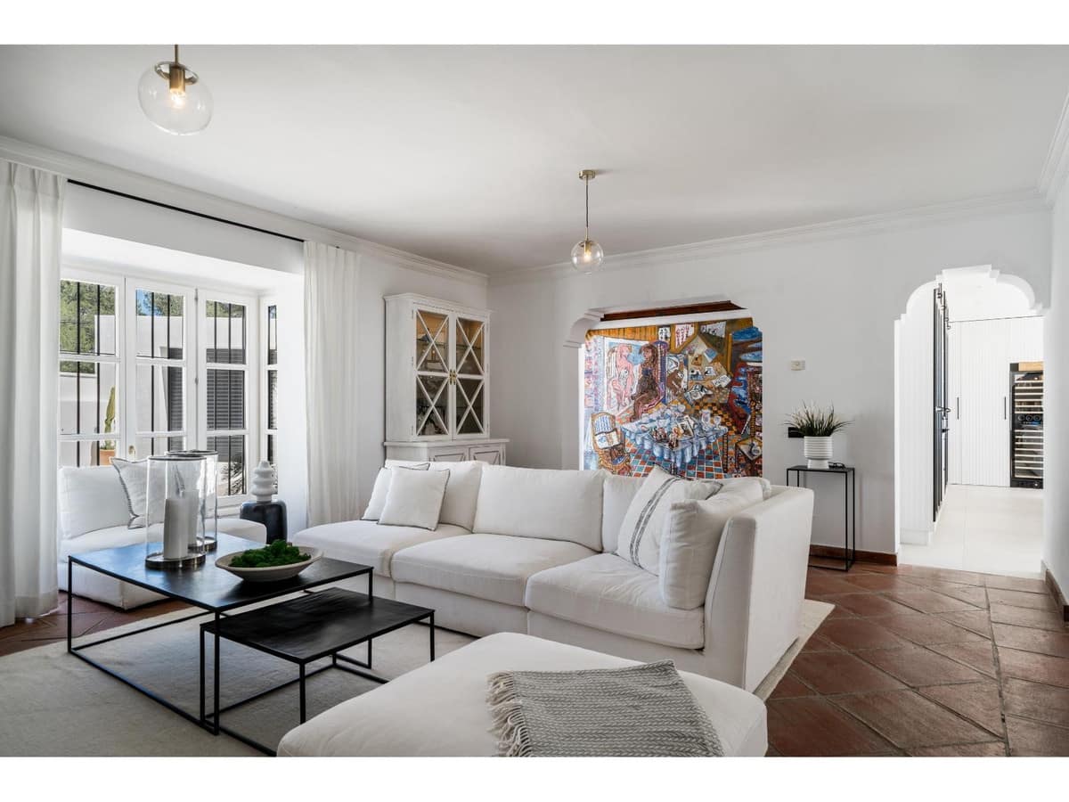 4 bedroom Villa for sale in San Pedro de Alcantara with pool - € 2,250,000 (Ref: 8232505)