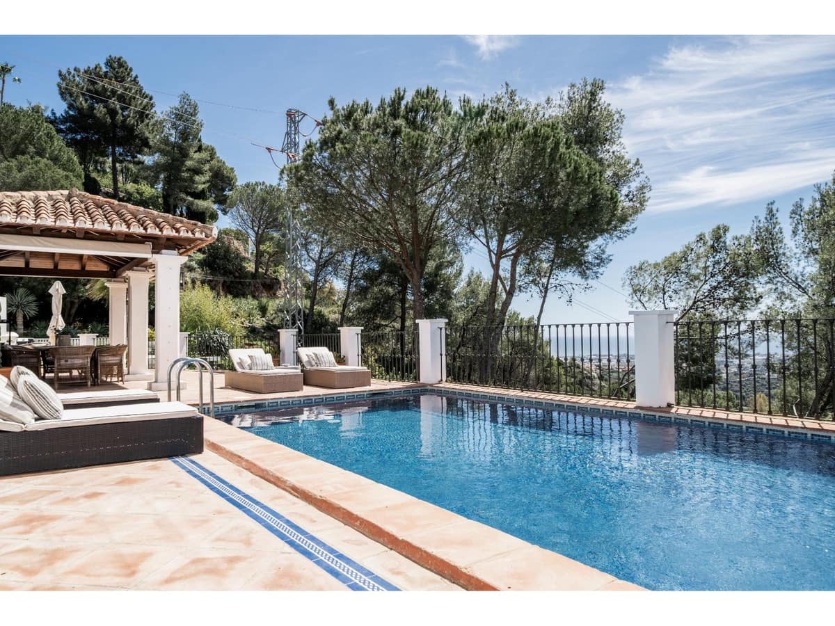 4 bedroom Villa for sale in San Pedro de Alcantara with pool - € 2,250,000 (Ref: 8232505)