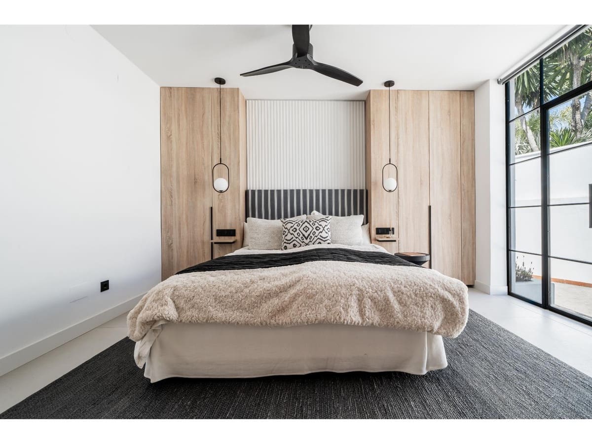 4 bedroom Villa for sale in San Pedro de Alcantara with pool - € 2,250,000 (Ref: 8232505)