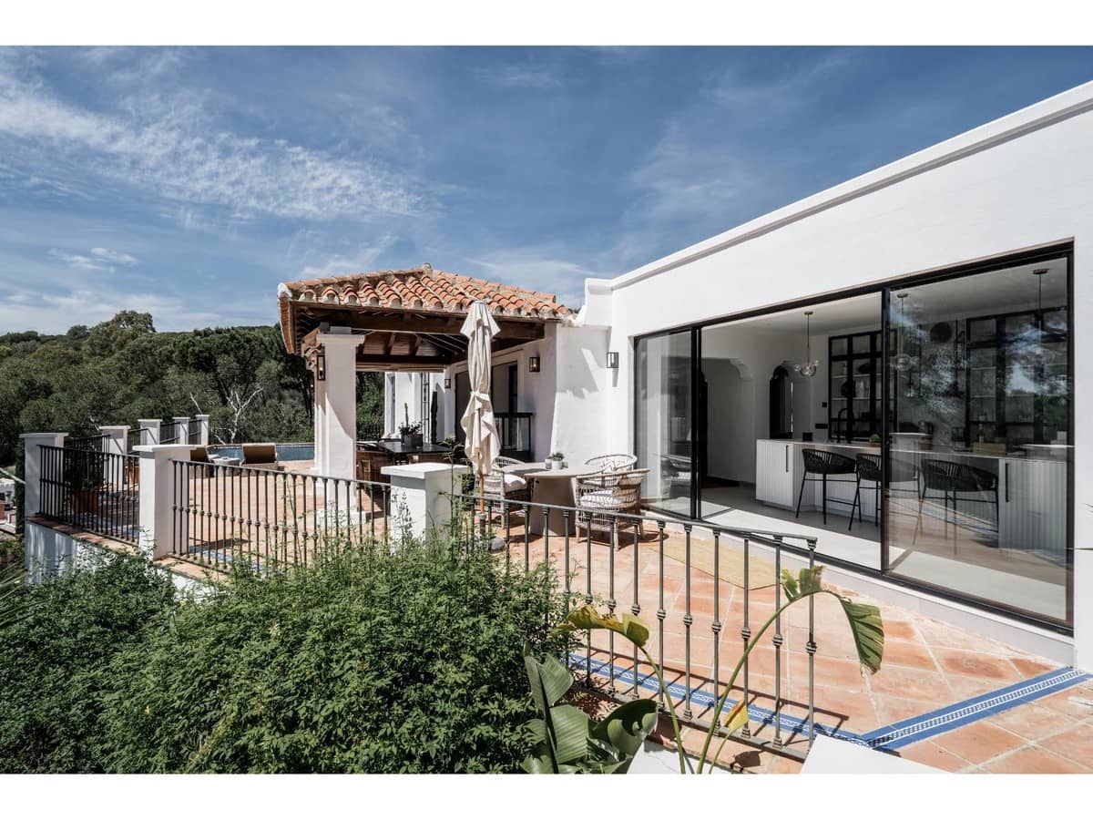 4 bedroom Villa for sale in San Pedro de Alcantara with pool - € 2,250,000 (Ref: 8232505)