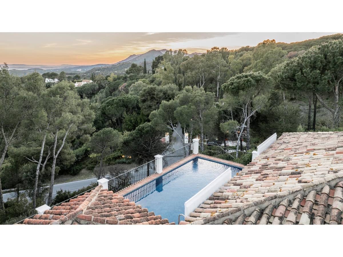 4 bedroom Villa for sale in San Pedro de Alcantara with pool - € 2,250,000 (Ref: 8232505)