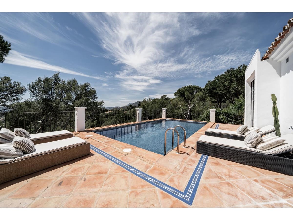 4 bedroom Villa for sale in San Pedro de Alcantara with pool - € 2,250,000 (Ref: 8232505)