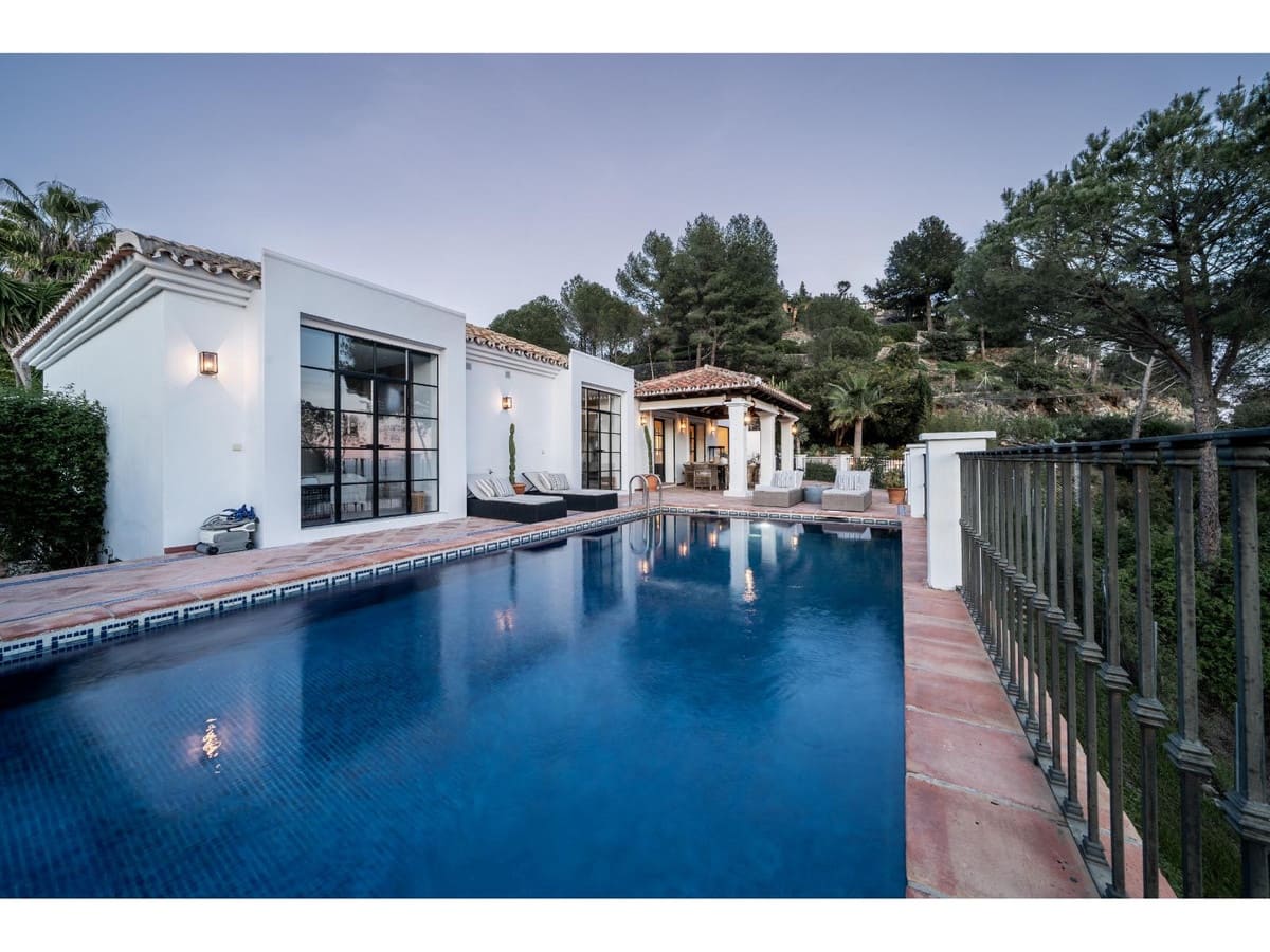 4 bedroom Villa for sale in San Pedro de Alcantara with pool - € 2,250,000 (Ref: 8232505)