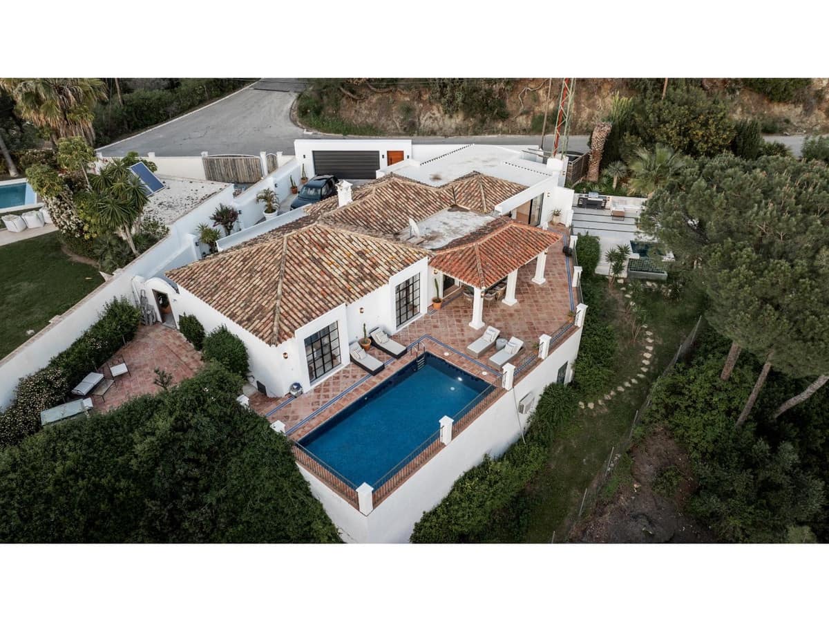 4 bedroom Villa for sale in San Pedro de Alcantara with pool - € 2,250,000 (Ref: 8232505)