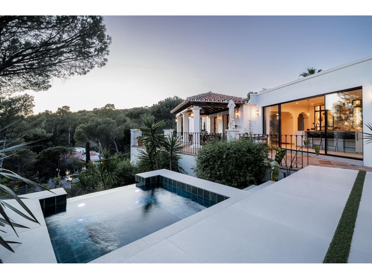 4 bedroom Villa for sale in San Pedro de Alcantara with pool - € 2,250,000 (Ref: 8232505)