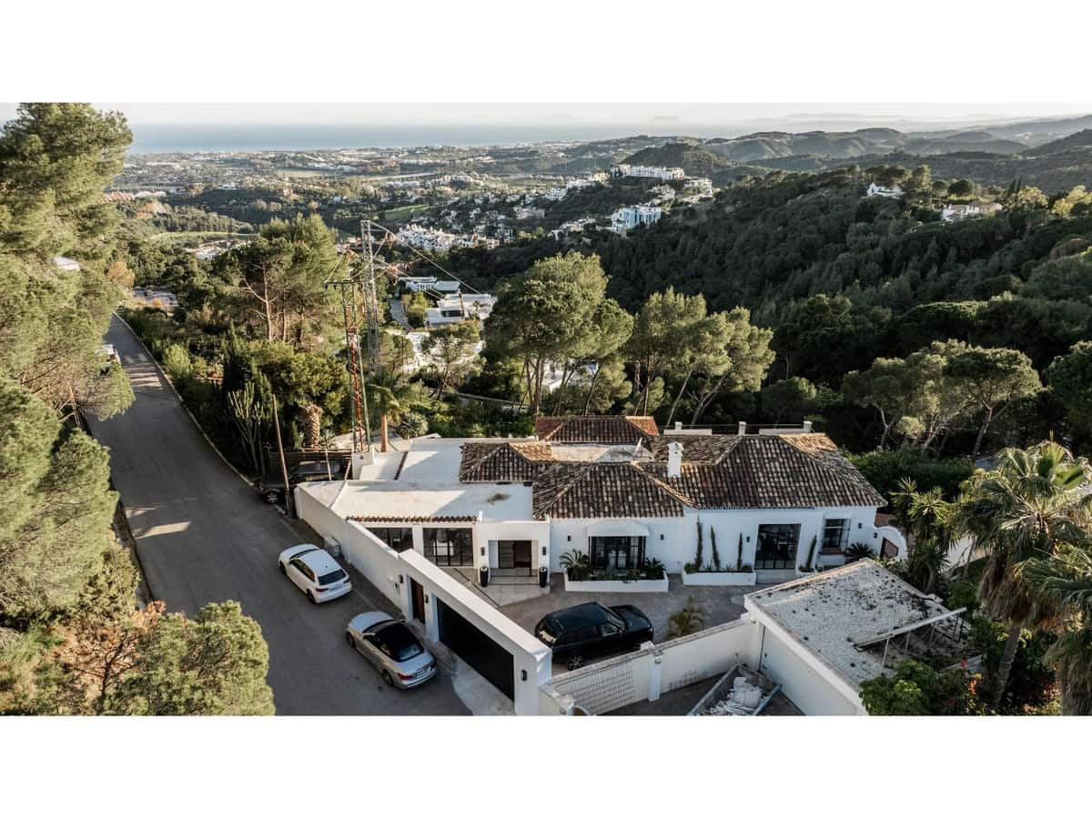 4 bedroom Villa for sale in San Pedro de Alcantara with pool - € 2,250,000 (Ref: 8232505)